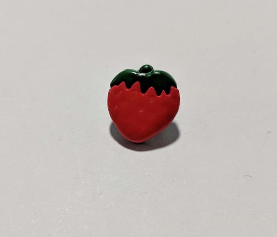 none - Strawberry Plastic Button Set of 3 - 15mm / 5/8" - Dill Buttons
