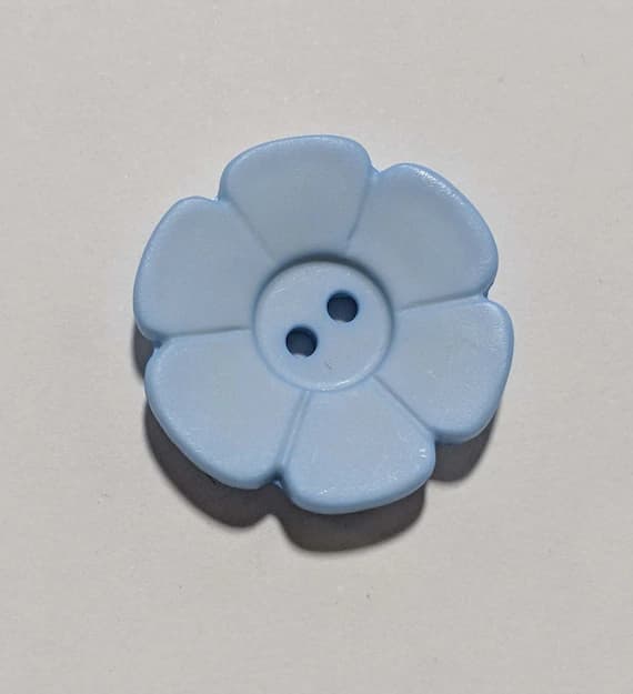 blue none - Daisy Light Blue Flower Plastic Button - 28mm / 1 1/8 inch - Dill Buttons - Set of 2