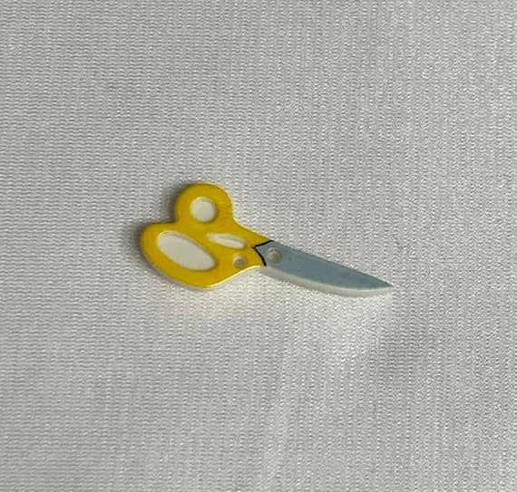 none - Scissors Plastic Button -1-1/4" - Dill Buttons Brand - Set of 2