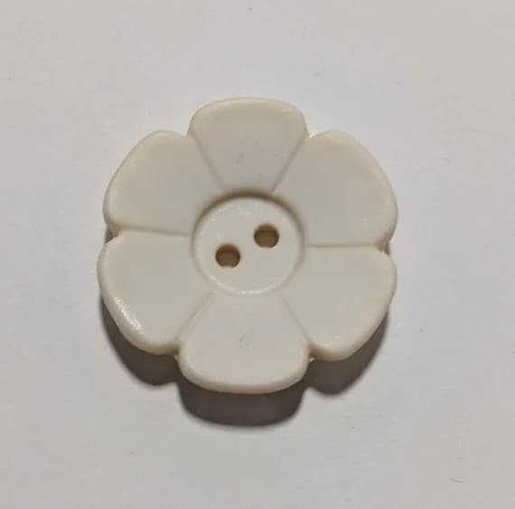 ivory none - Daisy Ivory Flower Plastic Button - 28mm / 1 1/8 inch - Dill Buttons - Set of 2
