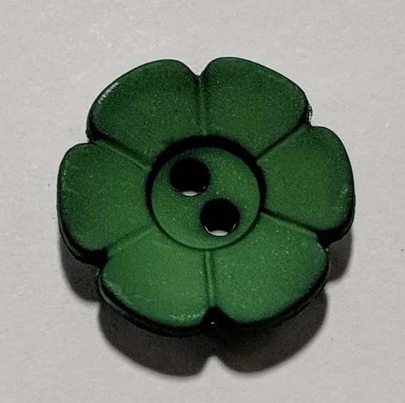 kelly none - Kelly Green Daisy Flower Plastic Button - 15mm / 5/8 inch - Dill Buttons - Set of 4