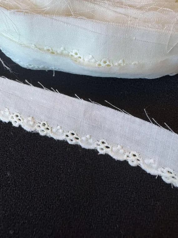 ivory lace - Scalloped Vintage Embroidery Cotton Eyelet Border Lace Trim Ivory 3/4" wide 2 Yards