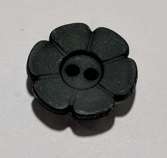 hunter none - Hunter Green Daisy Flower Plastic Button - 15mm / 5/8 inch - Dill Buttons - Set of 4