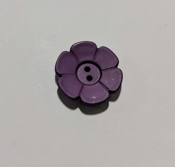 none - Daisy Eggplant Flower Plastic Button - 28mm / 1 1/8 inch - Dill Buttons - Set of 2