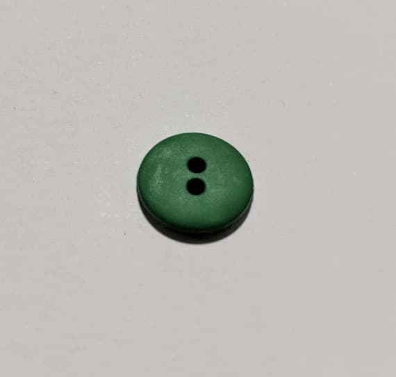 kelly none - Kelly Green Round 2 Hole Plastic Button - 15mm / 5/8 inch - Dill Buttons - Set of 4