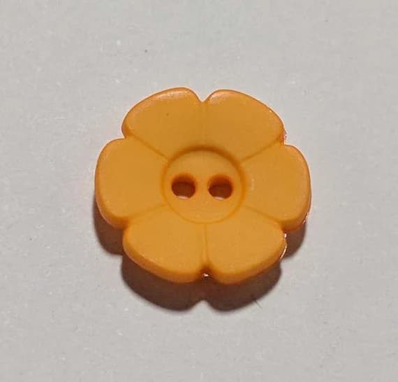 orange none - Orange Daisy Flower Plastic Button - 15mm / 5/8 inch - Dill Buttons - Set of 4