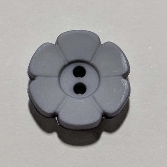 gray none - Gray Daisy Flower Plastic Button - 15mm / 5/8 inch - Dill Buttons - Set of 4