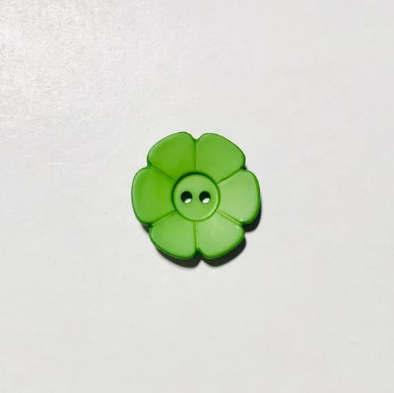 green none - Bright Green Daisy Flower Plastic Button - 28mm / 1 1/8 inch - Dill Buttons