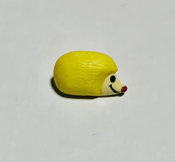 yellow none - Yellow Hedgehog Plastic Button - 18mm / 3/4" - Dill Buttons Brand (2 buttons)
