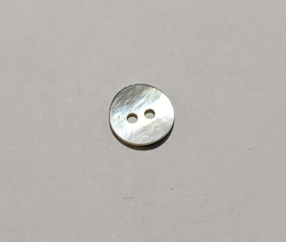 none - Mother of Pearl 2 Hole Button - Dill Buttons - Set of 4 Buttons 11mm / 7/16"