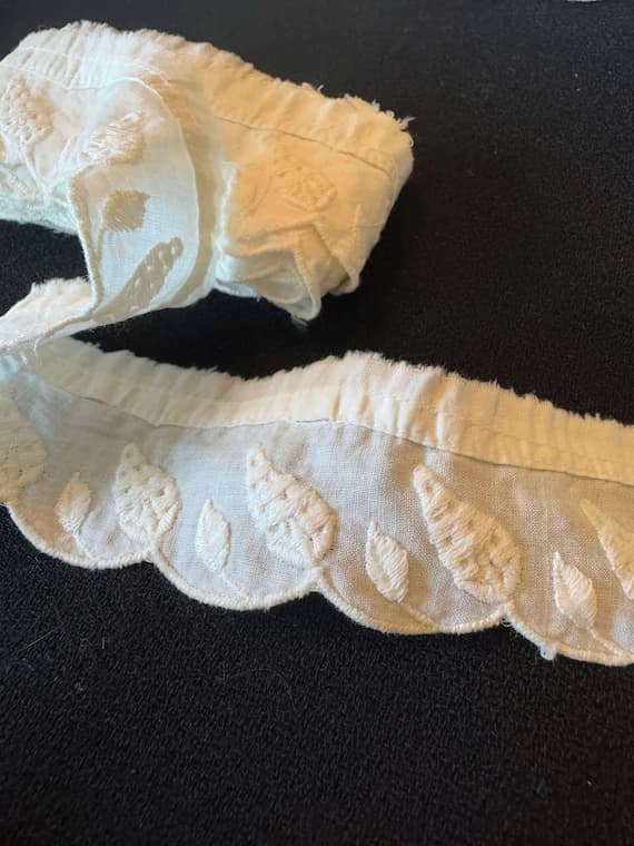white lace - Leaves Scalloped Vintage Swiss Embroidery Cotton Heirloom Border Lace Trim White 1.5" wide