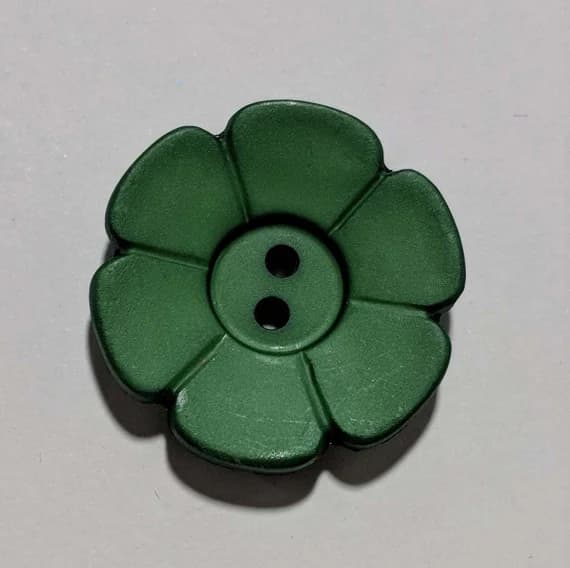 kelly none - Daisy Kelly Green Flower Plastic Button - 28mm / 1 1/8 inch - Dill Buttons - Set of 2