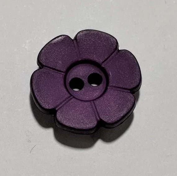 none - Eggplant Daisy Flower Plastic Button - 15mm / 5/8 inch - Dill Buttons - Set of 4