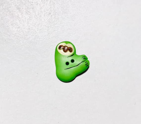green none - Green Sloth Plastic Button 25mm/ 1" - Dill Buttons Brand