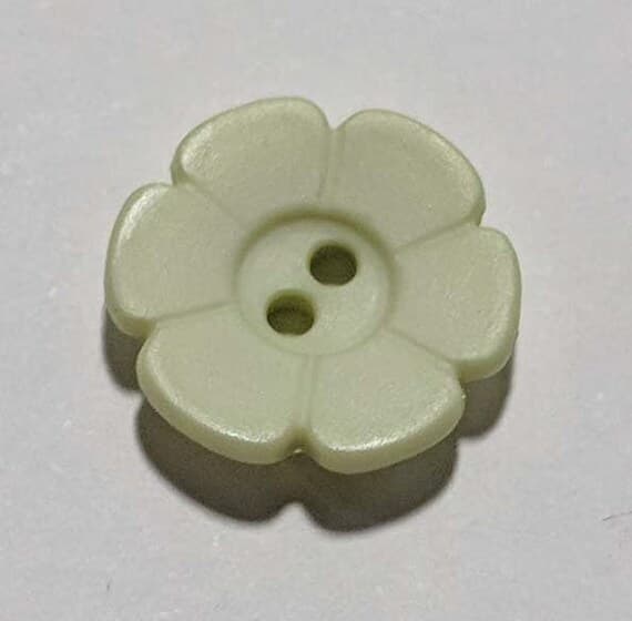 green none - Pale Green Daisy Flower Plastic Button - 15mm / 5/8 inch - Dill Buttons - Set of 4